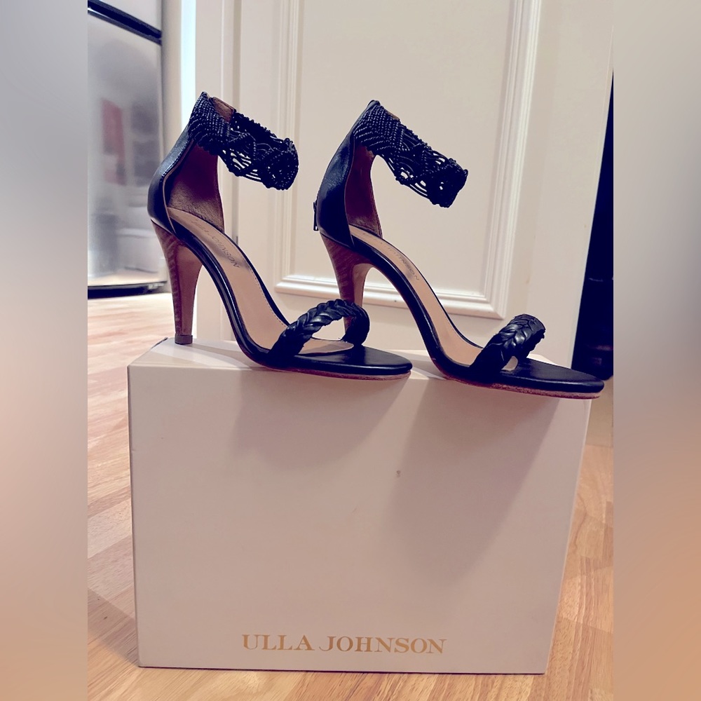 Ulla Johnson sz 37 stunning woven black leather sandals, wood heel, zip up back
